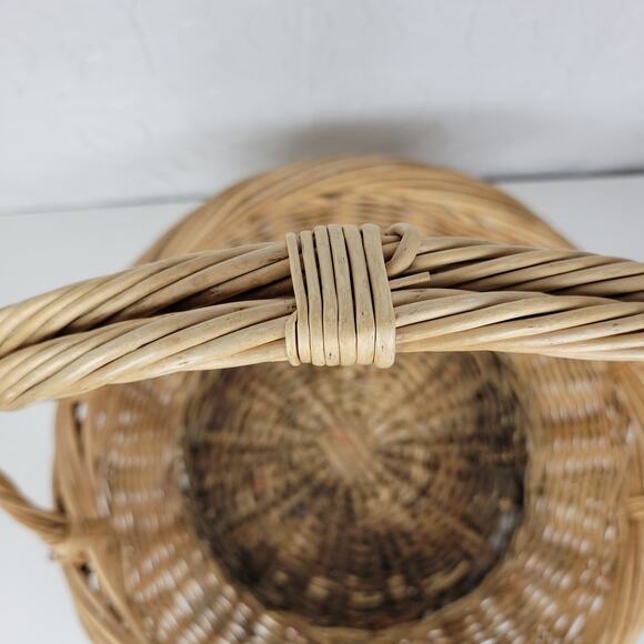 Vintage Wicker Basket Tan Natural Woven Rattan Round Handle Farmhouse Decor - Picture 2 of 16